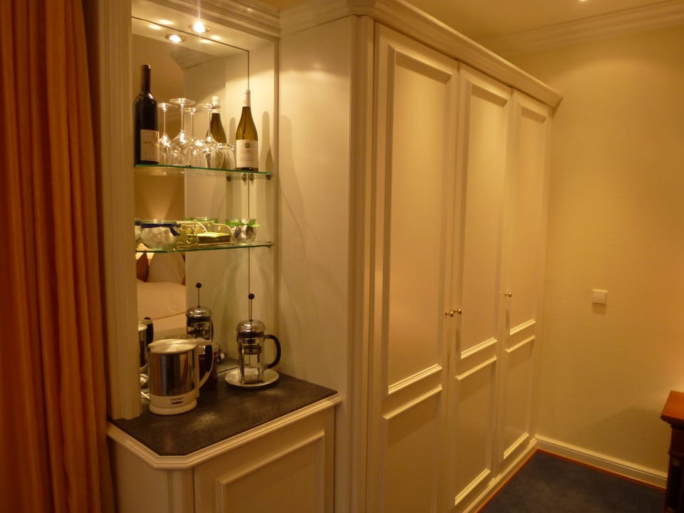 Kaffee-/Teeküche mit Minibar darunter Baumann's Landhaus