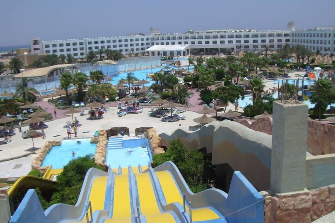 Ansicht vom Rutschenturm aus Titanic Resort & Aqua Park