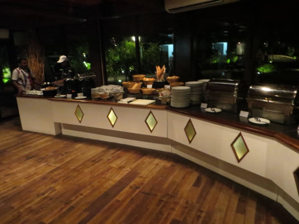 Teil des Diners im Sunset für Ocean Villa Gäste Adaaran Select Hudhuran Fushi - Premium All Inclusive