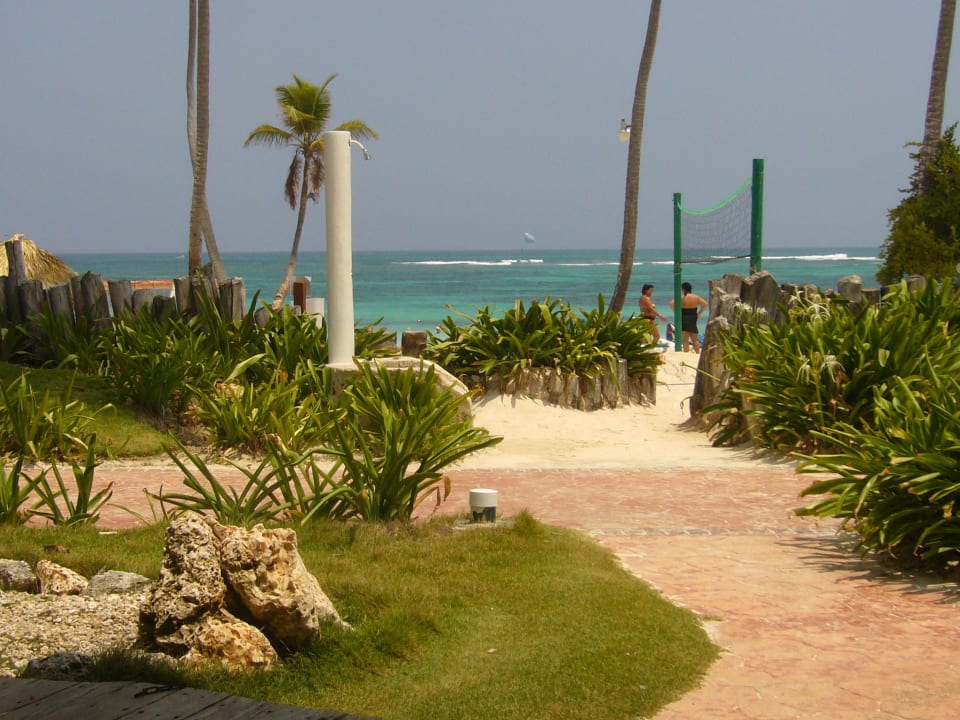 Vom Pool kommend zum Strand Vik Hotel Arena Blanca & Cayena Beach