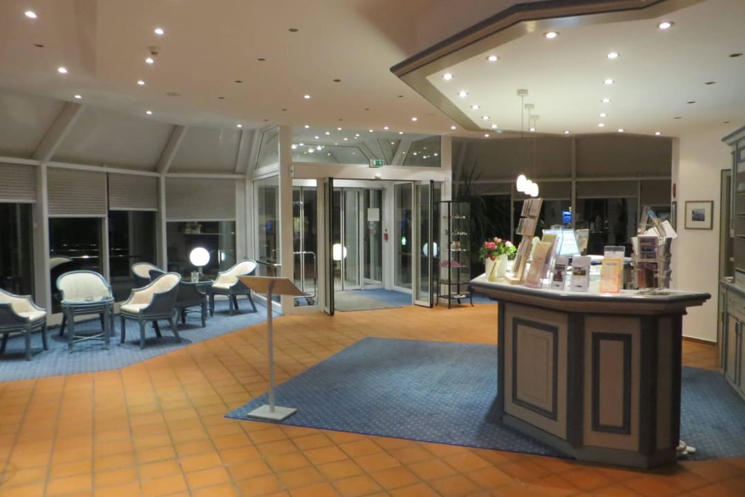 An der Rezeption Parkhotel Am Glienberg by NP