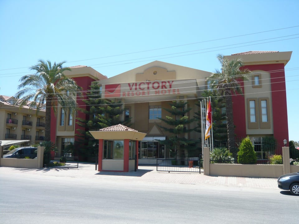 Hoteleingang Hotel Victory Resort