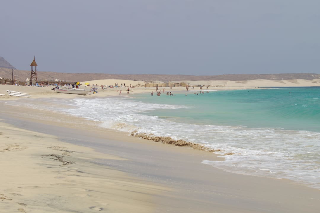 Türkisblaues Wasser und weißer Sand Hotel Riu Karamboa