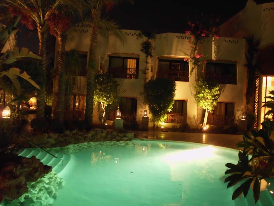 Pool bei Nacht Ghazala Gardens