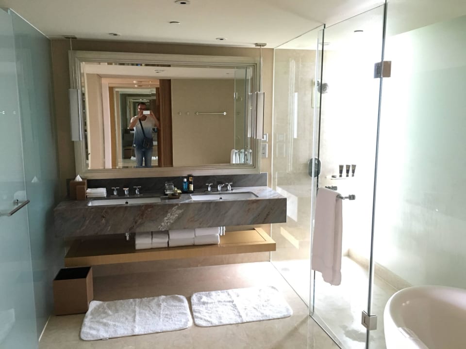 Bathroom / Club Room Marina Bay Sands