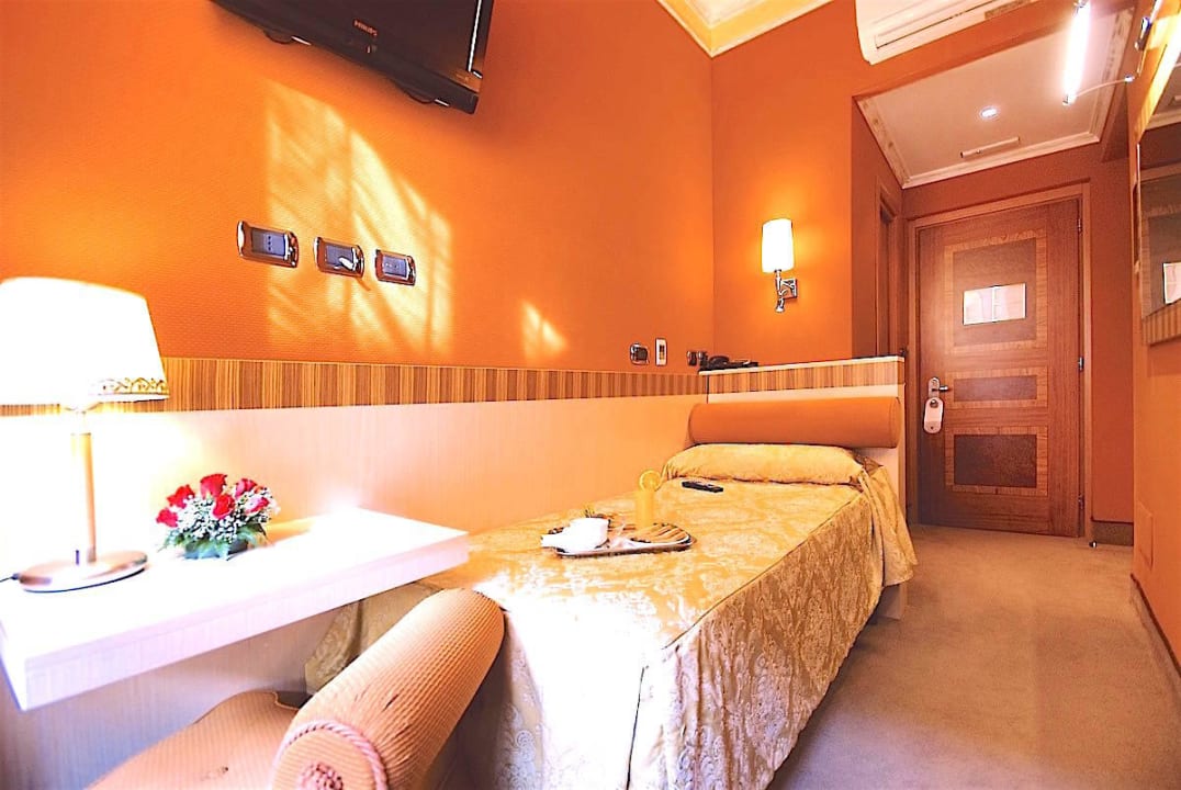 Single Room Hotel Manfredi Suite in Rome