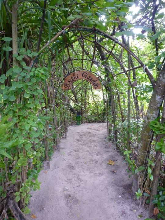 Eingang zum Garten NH Collection Maldives Reethi Resort