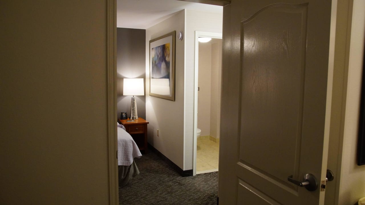 Tür zum Kingsizebett Homewood Suites by Hilton Agoura Hills, CA