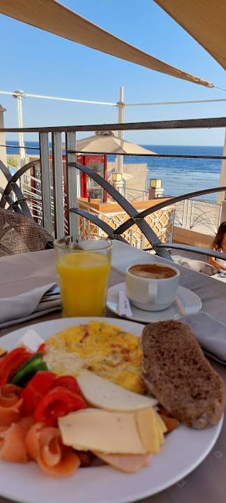 Gastro Serenity Alpha Beach