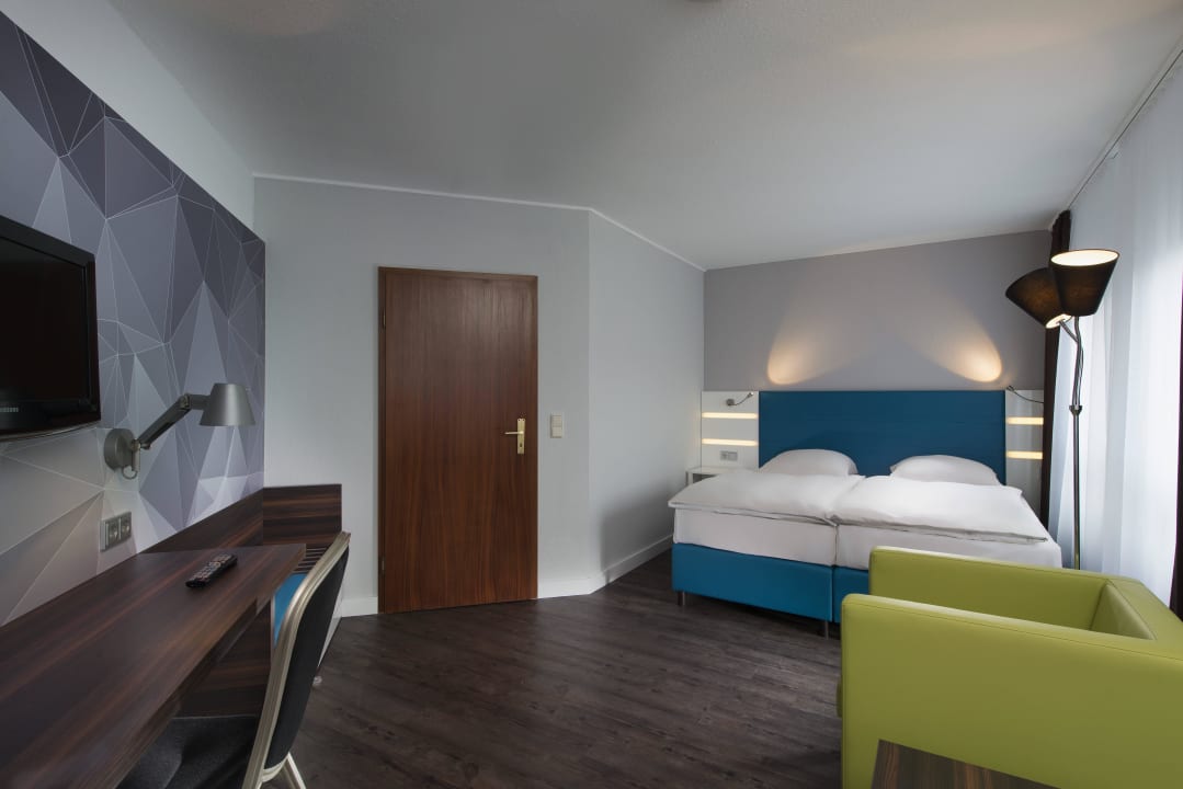 Comfort double room B&B HOTEL Mannheim-City