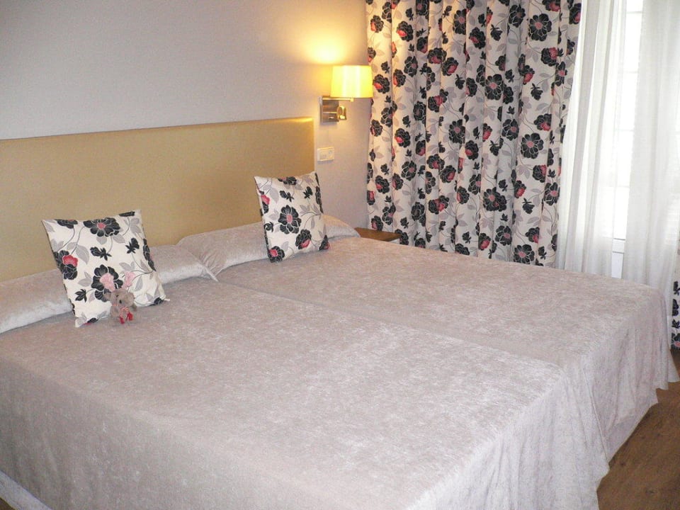 Das Bett Zimmer 108 Hotel Port Mahon