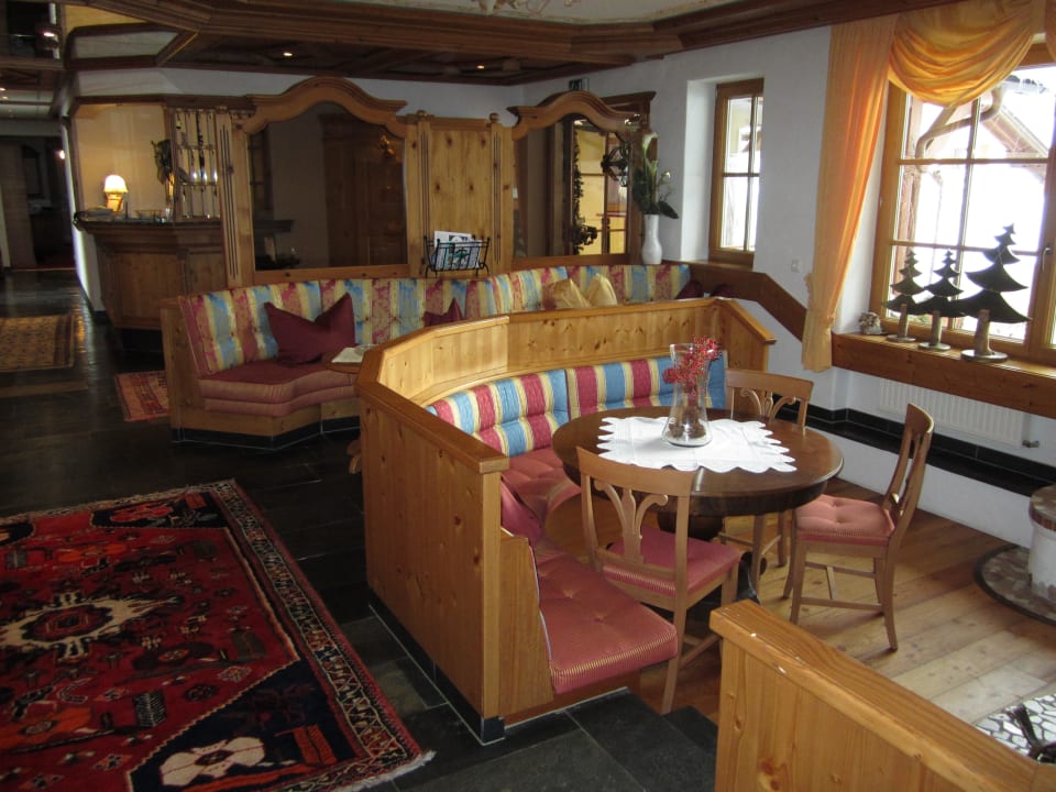 Lobby Hotel Almajur