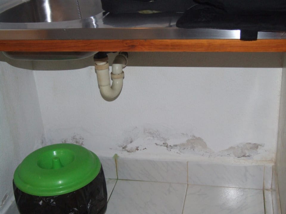 Schimmel unter Spüle HL Miraflor Suites Hotel