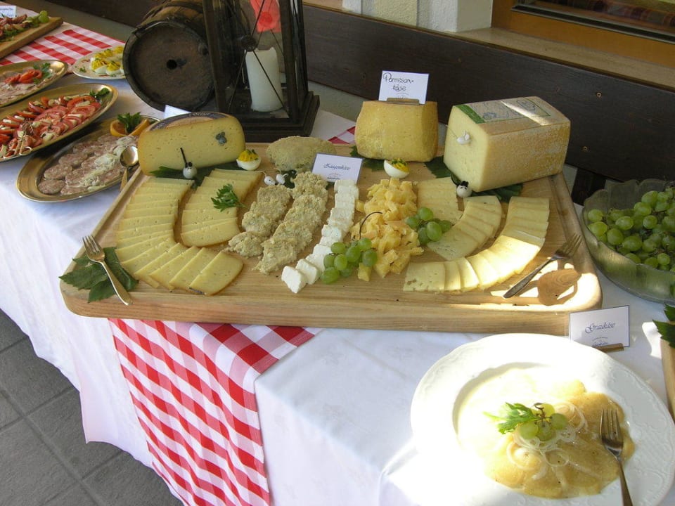 Tiroler Bauernbüffet Panoramahotel Wildschütz