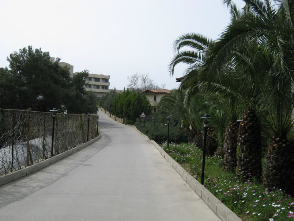 Auffahrt zum Hotel Melas Resort Hotel