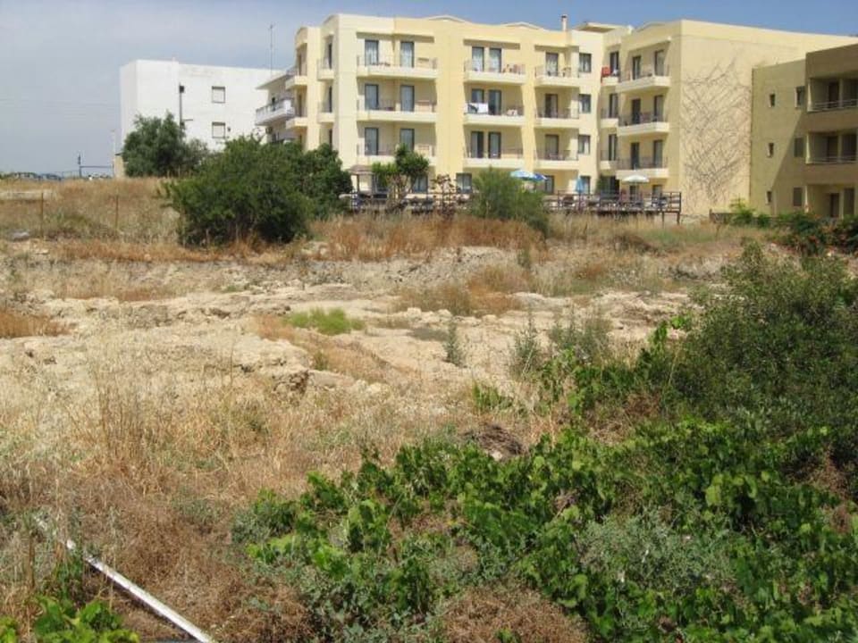 Pool 1 links Hersonissos Palace