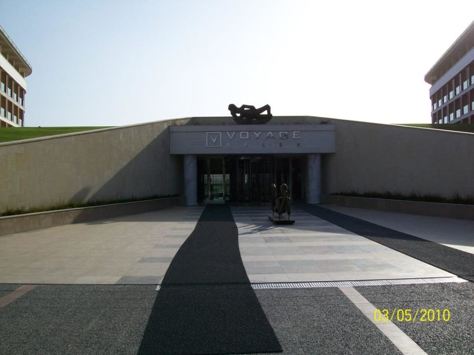 Eingang zum Hauptgebäude Voyage Belek Golf & Spa