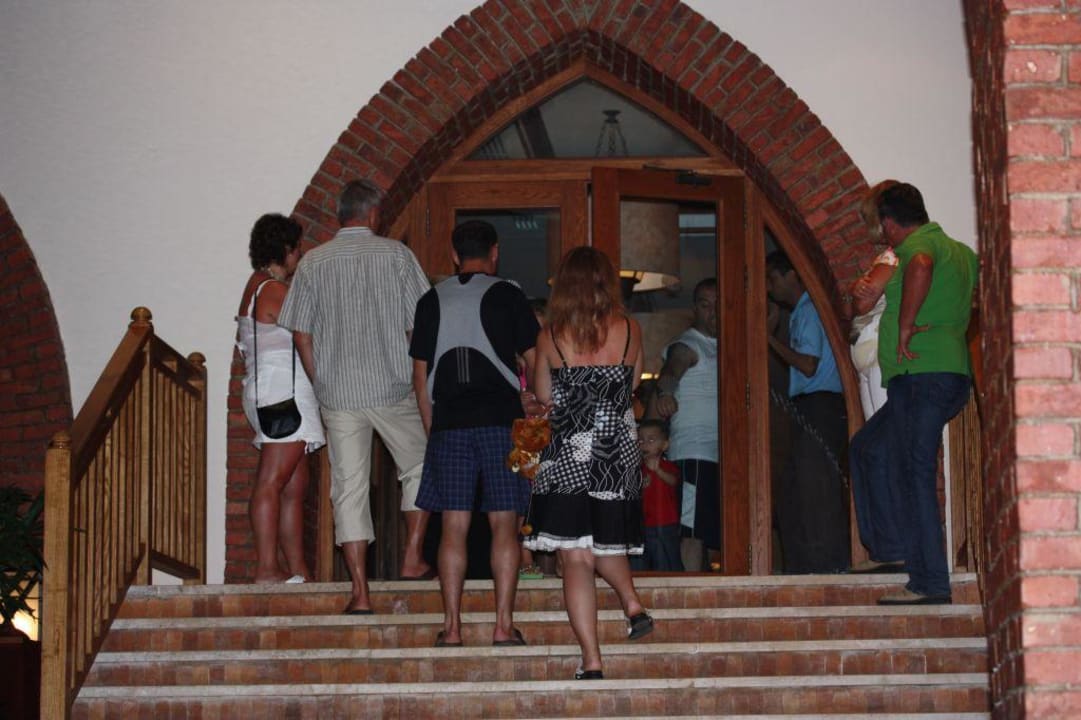 Allabendliches Anstehen beim Essen The Grand Hotel Sharm El Sheikh