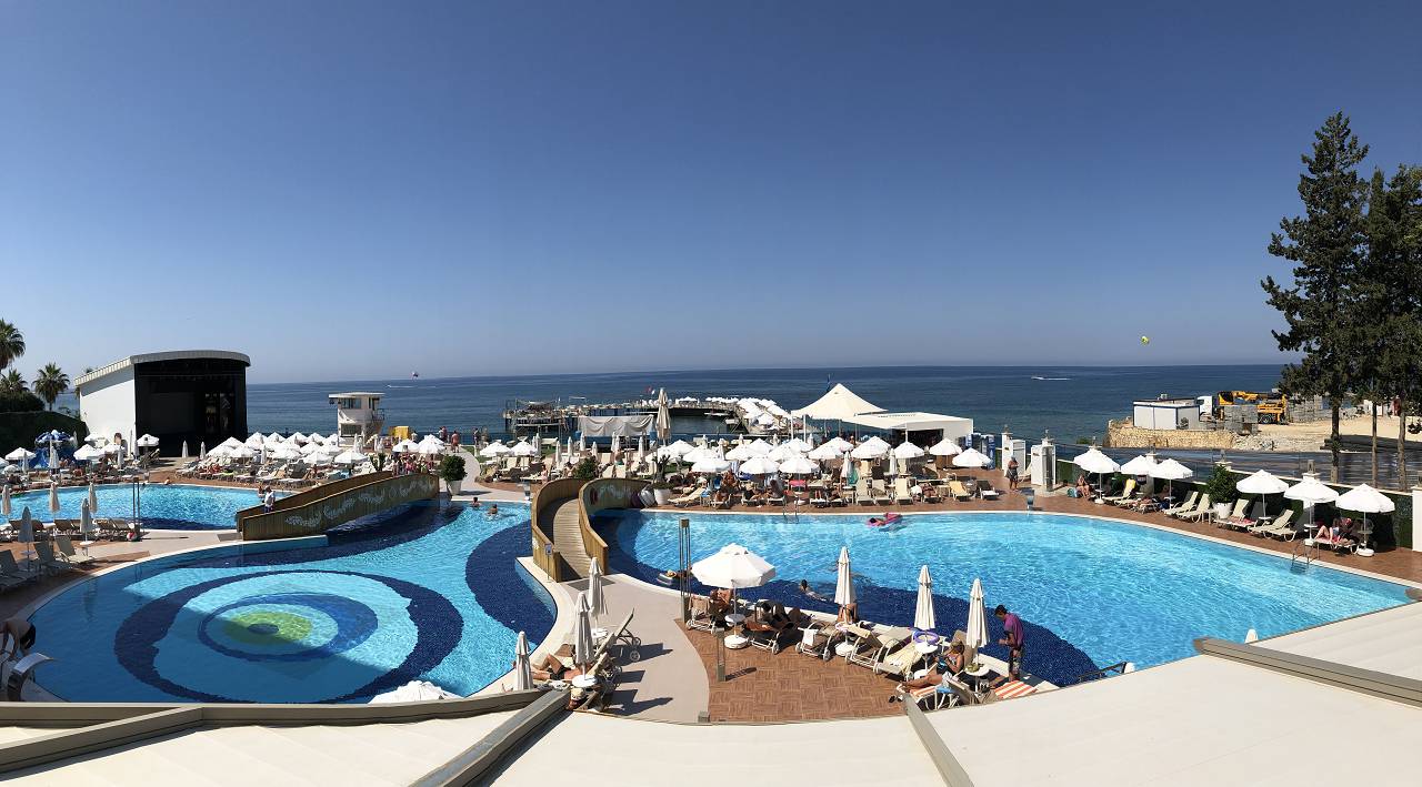 Pool Azura Deluxe Resort & Spa Hotel