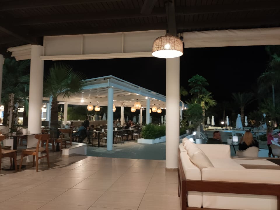 Gastro Crystal Springs Beach Hotel