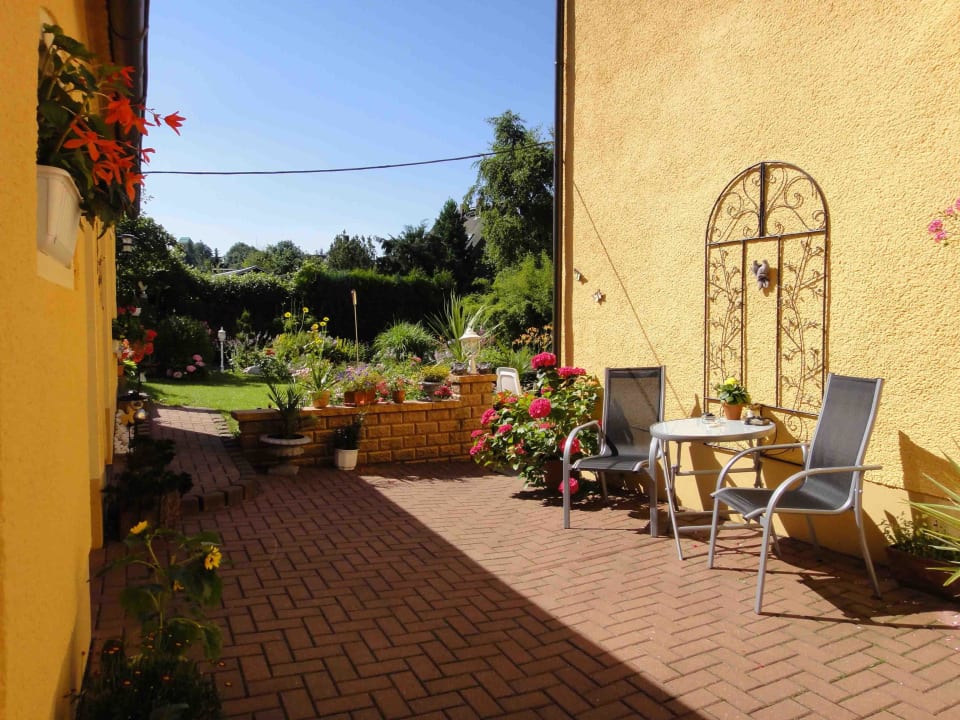 Rückseite mit Sitzecke Pension Lange