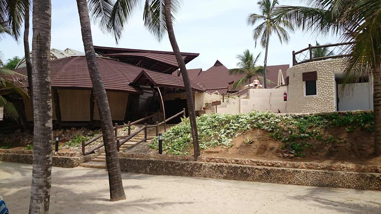 Strand Resort Amani Tiwi Beach