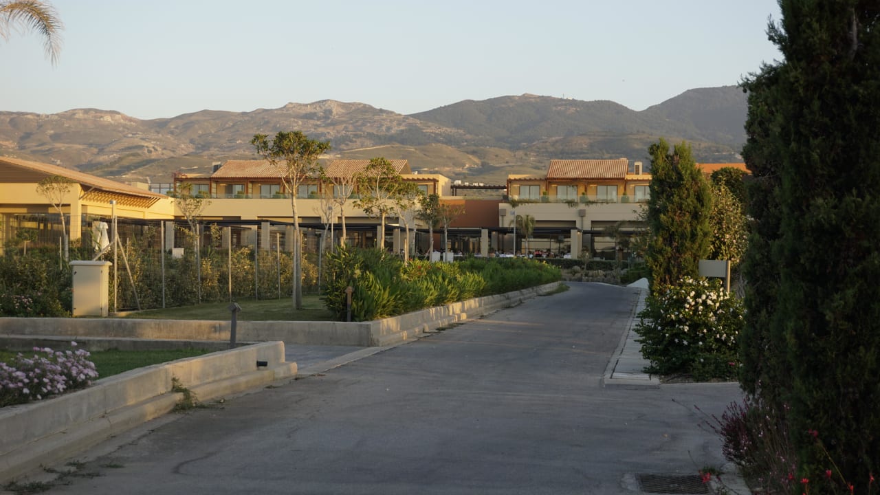 Weg durchs Resort Astir Odysseus Kos Resort & Spa