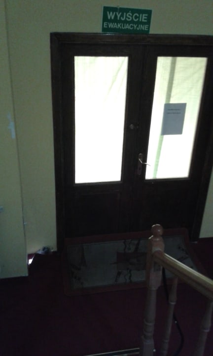 Unzugänglicher Notausgang Kurhaus Kaja