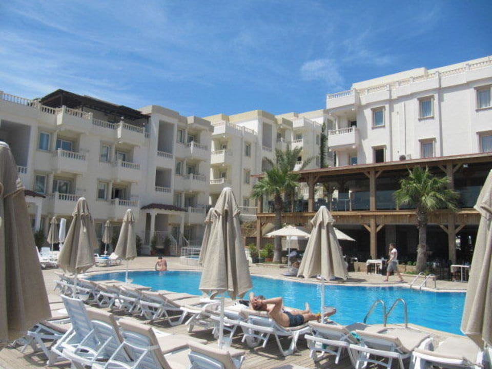 Basen Smart Holiday Hotel