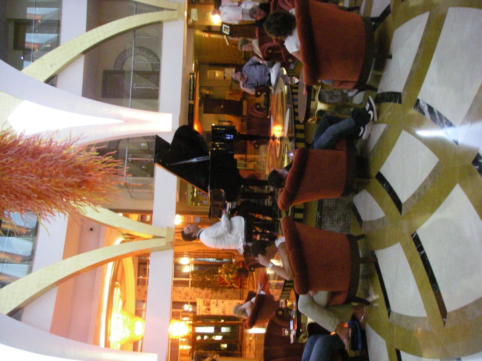 Klavierspieler in der Lobby Granada Luxury Okurcalar