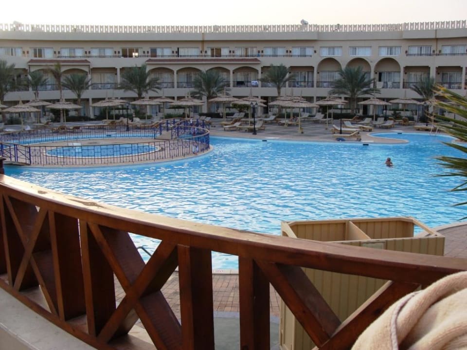Blick vom ital. Restaurant auf den Relaxpool Pickalbatros Royal Moderna Resort-Sharm El Sheikh