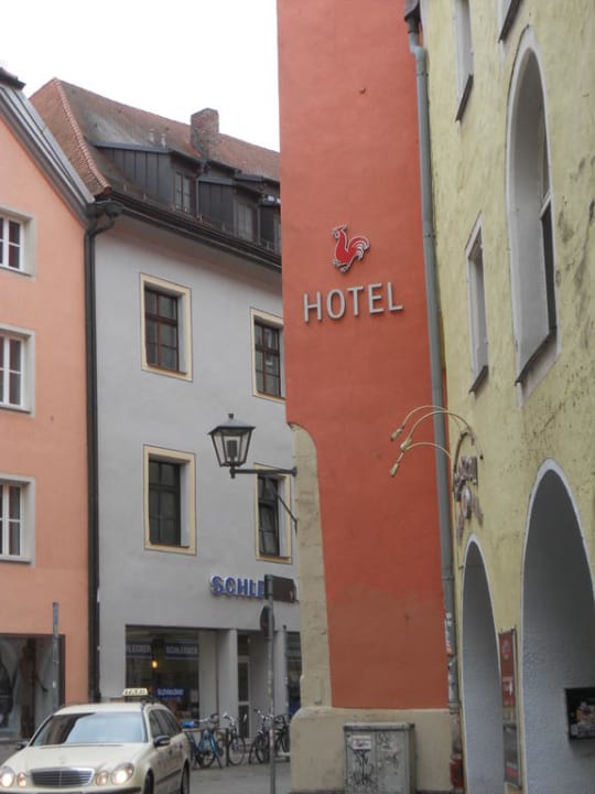 Schriftzug am Hotel Hotel Roter Hahn