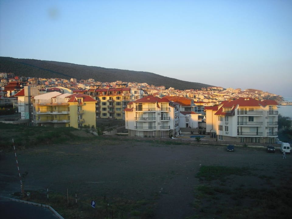 Blick vom 4. Stock über dem Eingang Hotel Sineva Beach