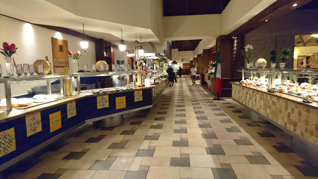 Hauptrestaurant für alle Gäste  Dreams La Romana Resort & Spa