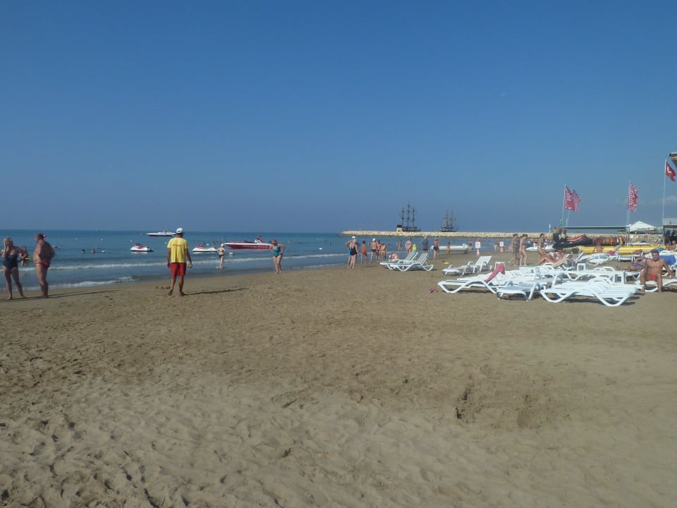 Hotel - Strand Abschnitt von der ersten Liegen Reihe Port Side Resort Hotel