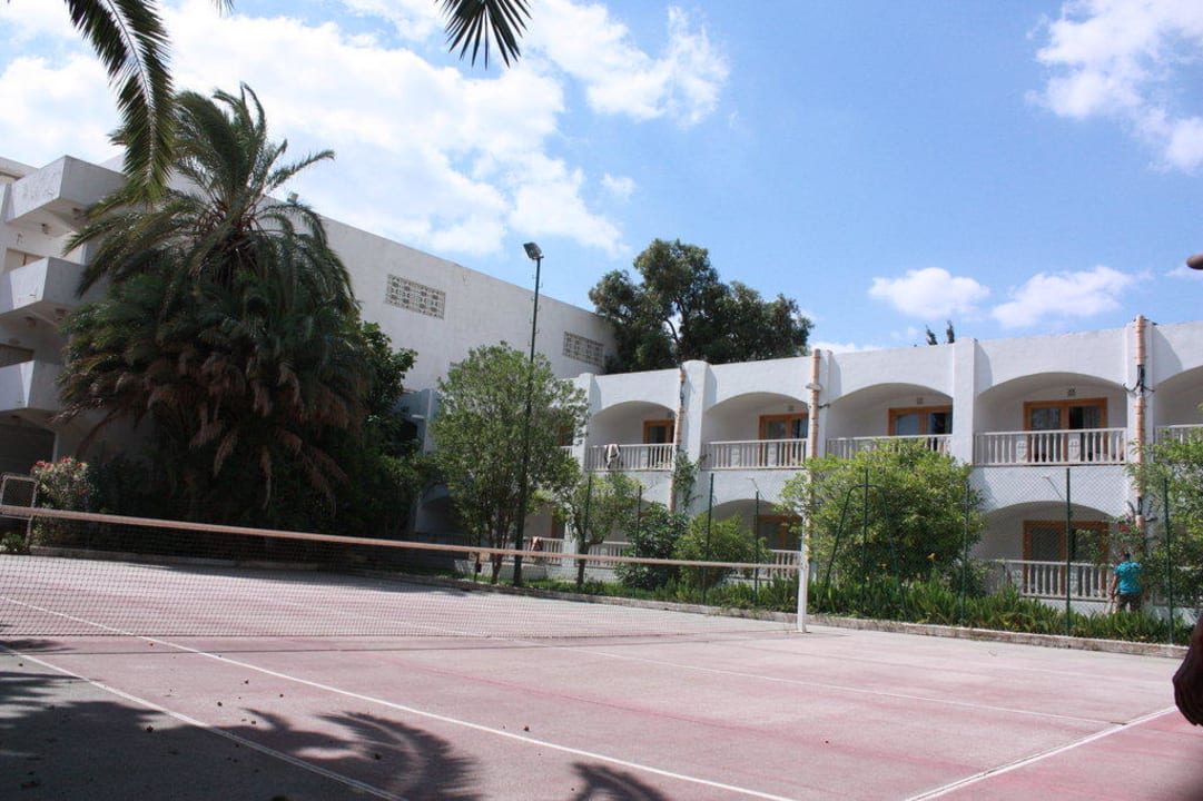 Tennisplatz The Orangers Beach Resort and Bungalows