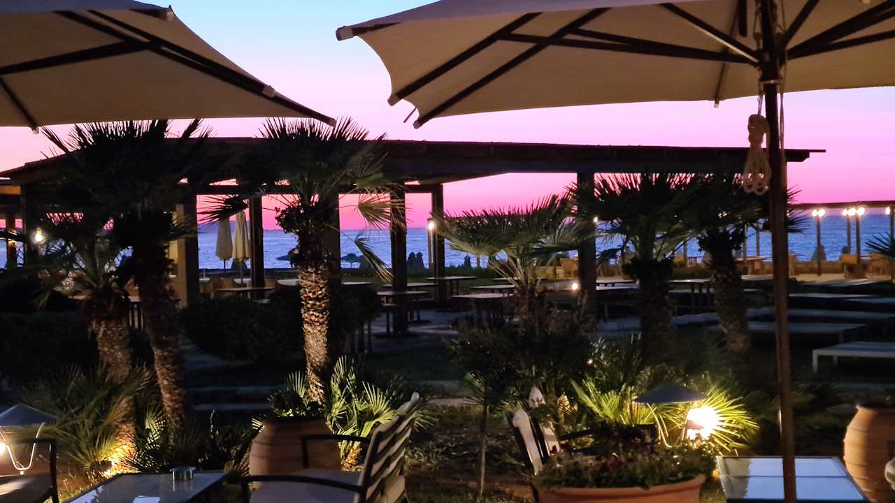 Gartenanlage Kernos Beach Hotel & Bungalows