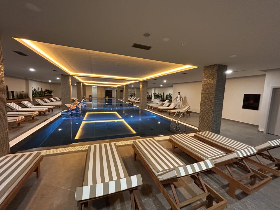 Pool Jacaranda Luxury Resort