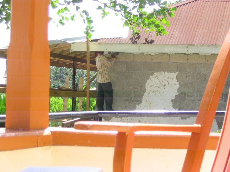 Bauarbeiten am Nachbarbungalow Hotel Patatran Village