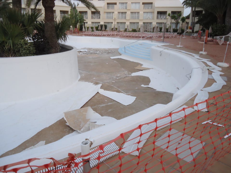 Pool im Nebengebäude Hotel Riu Oliva Beach Resort