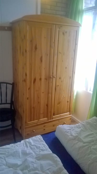 Kleiderschrank im DZ Het Grootslag Vakantiepark