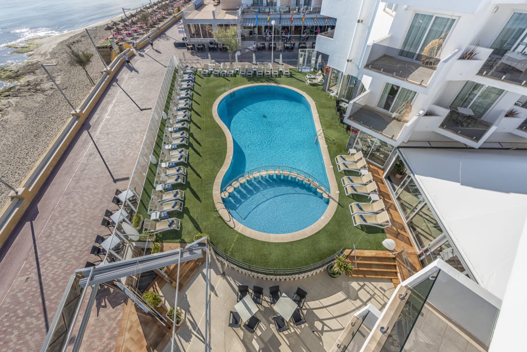 Pool THB Gran Bahía