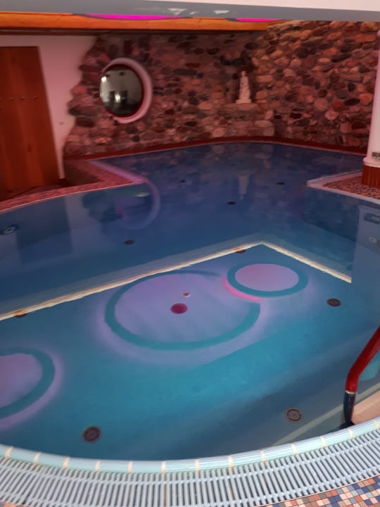 Pool Hotel Der Löwe - Lebe frei