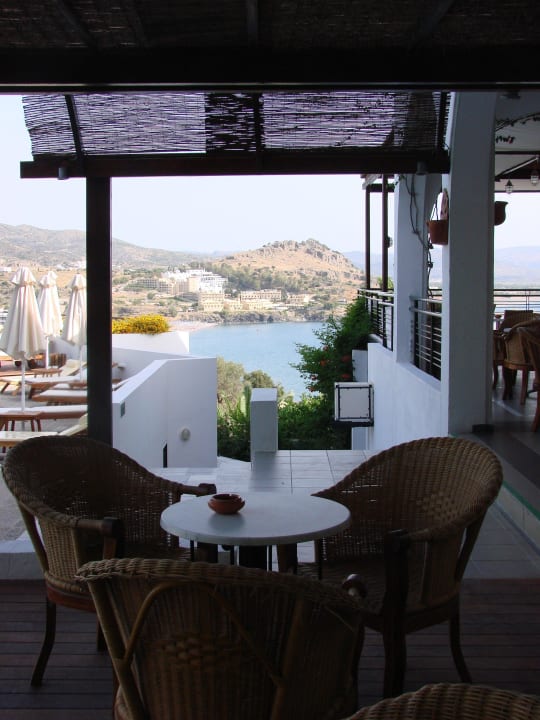 Blick von der Poolbar auf die Bucht Lindos Mare, Seaside Hotel