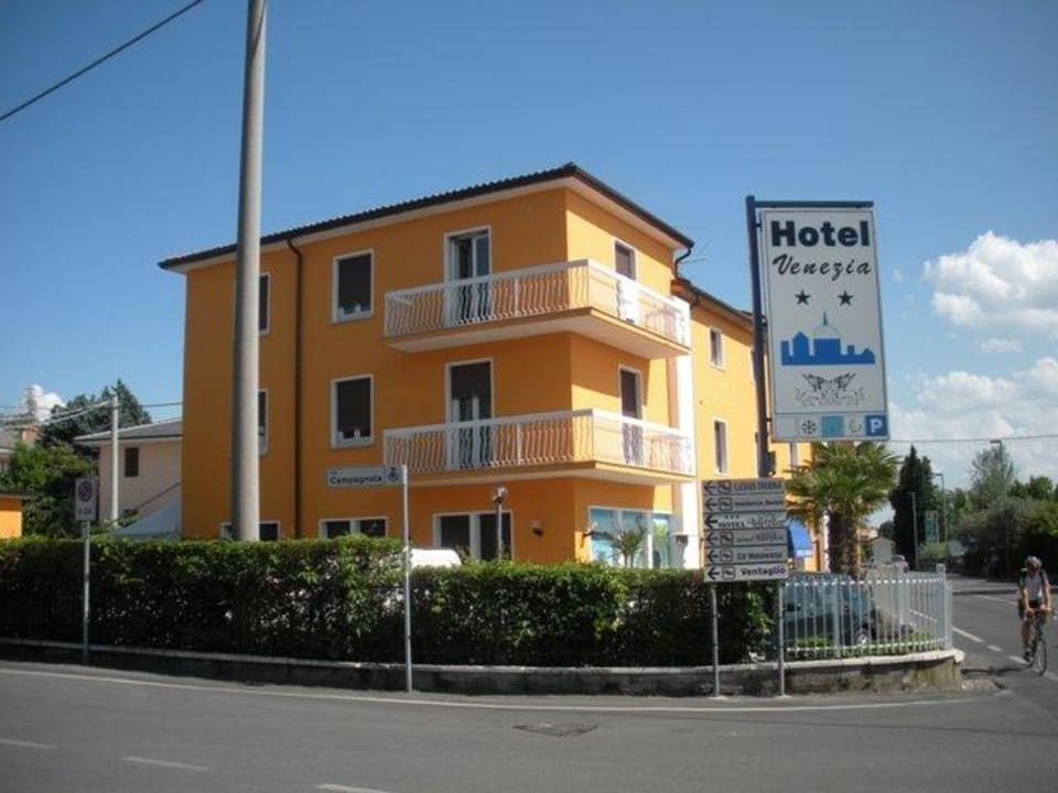 Das Hotel von außen Hotel Bardolino