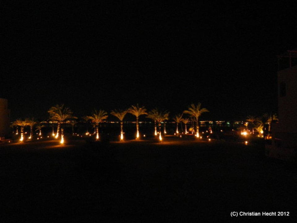 Bei Nacht ROBINSON SOMA BAY