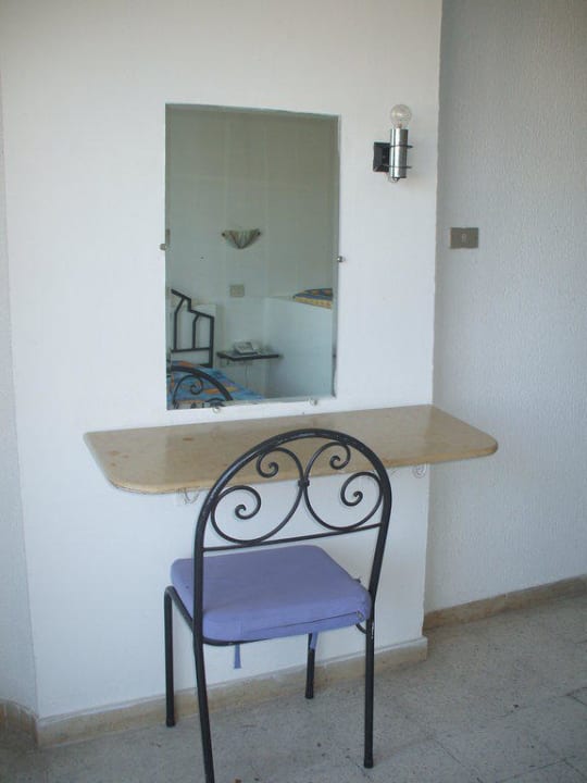 Tisch und Spiegel Hotel Sousse Residence