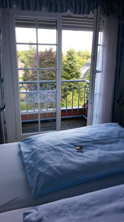 Ausblick auf den kleinen Balkon Zimmer 406 Hotel Auerhahn Wiesmoor