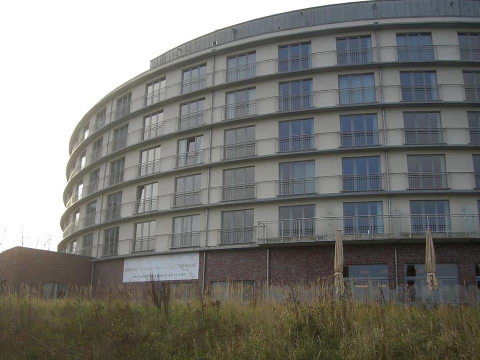 Das Hotel von außen  elaya hotel hamburg finkenwerder