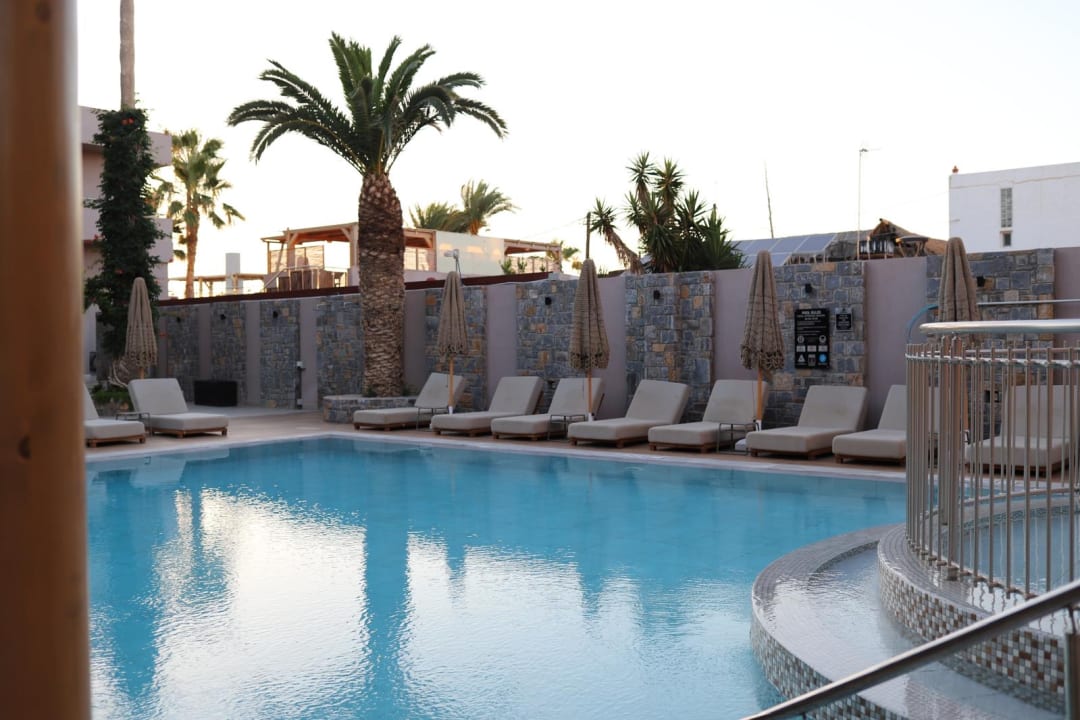 Pool High Beach Resort